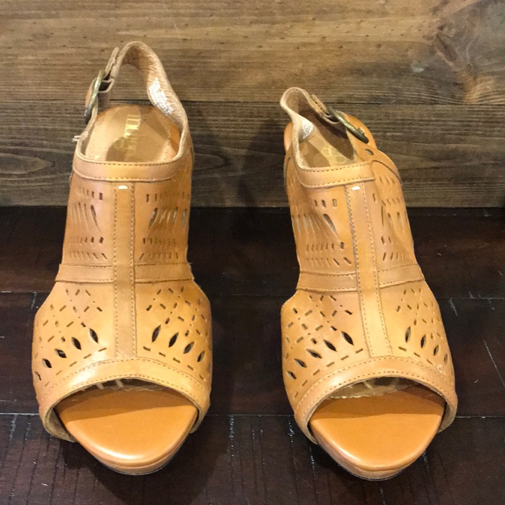 Leather heels by indigo